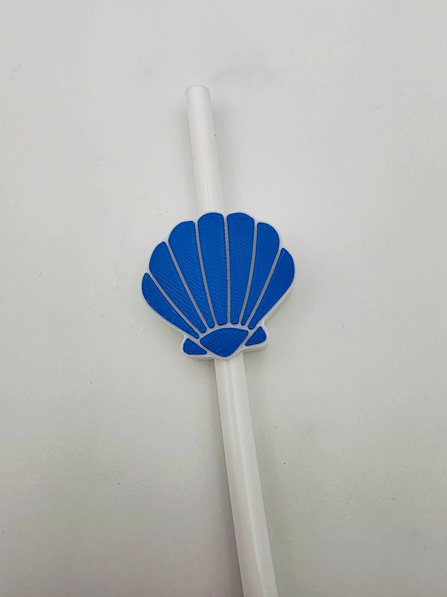 Blue and white sea shell strawtopper
